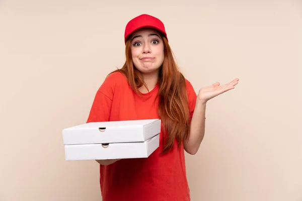 Livraison Pizza Adolescente Tenant Une Pizza Sur Fond Isolé Ayant — Photo