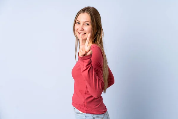 Adolescente Ucraniana Chica Aislada Sobre Fondo Azul Sonriendo Mostrando Signo —  Fotos de Stock