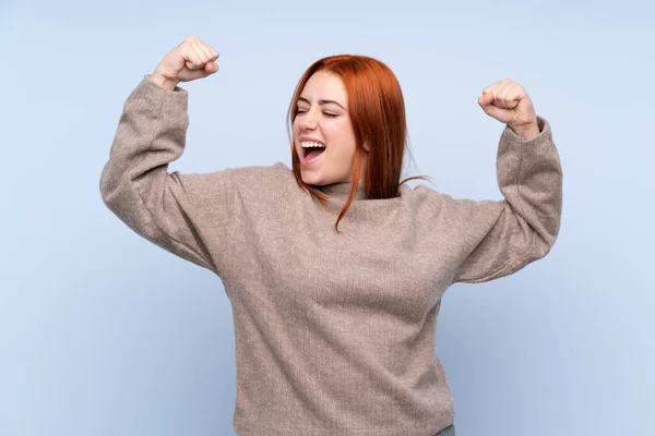 Redhead Teenager Girl Sweater Isolated Blue Background Celebrating Victory — Stock Photo, Image