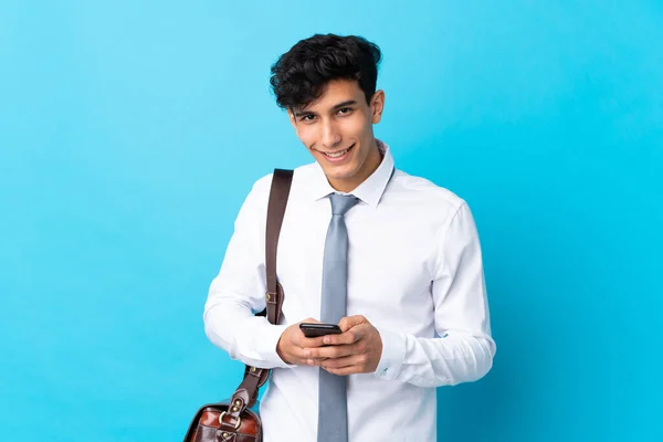 Joven Empresario Argentino Sobre Fondo Azul Aislado —  Fotos de Stock