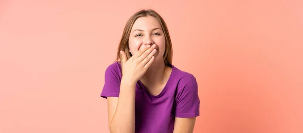 Adolescente Ucraniana Menina Isolada Fundo Rosa Feliz Sorrindo Cobrindo Boca — Fotografia de Stock