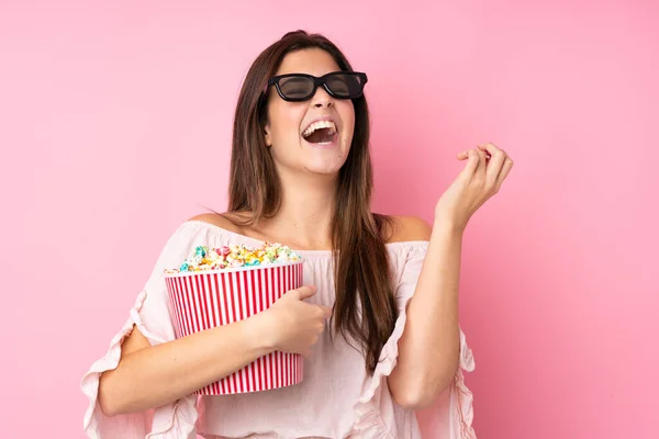 Chica Adolescente Sobre Fondo Rosa Aislado Con Gafas Sosteniendo Gran — Foto de Stock