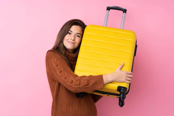 Teenager Dívka Přes Izolované Růžové Pozadí Dovolené Cestovním Kufříkem — Stock fotografie
