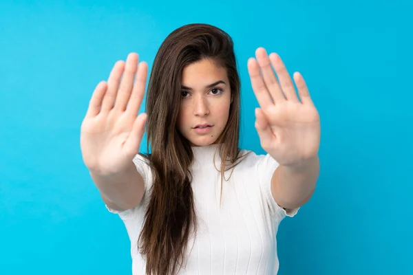 Ragazza Adolescente Isolato Sfondo Blu Facendo Gesto Arresto Deluso — Foto Stock