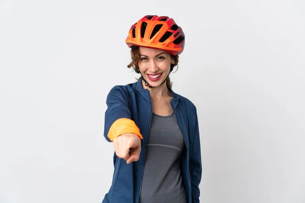 Beyaz Arka Planda Izole Edilmiş Genç Bisikletçi Kadın Mutlu Bir — Stok fotoğraf