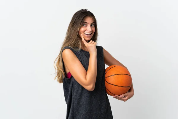 Mujer Joven Jugando Baloncesto Aislada Sobre Fondo Blanco Pensando Una —  Fotos de Stock