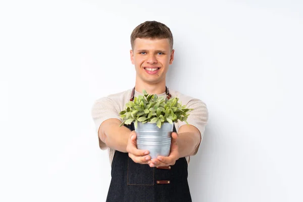 年轻英俊的男子带着花盆 越过孤独的白色背景 — 图库照片