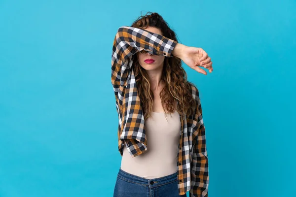 Young Caucasian Woman Isolated Blue Background Covering Eyes Hands — Stock Photo, Image