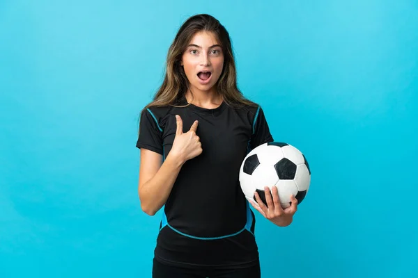 Jovem Jogador Futebol Mulher Isolado Fundo Azul Com Expressão Facial — Fotografia de Stock