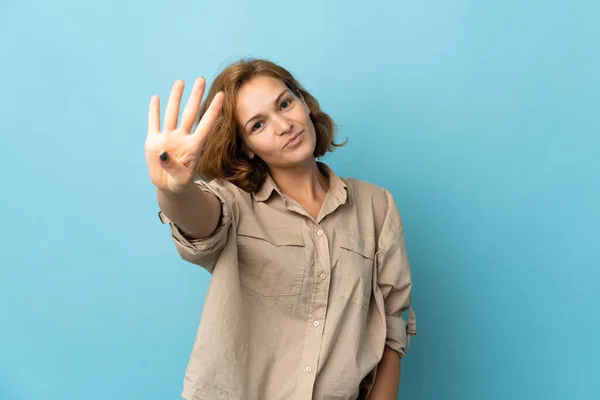 Jonge Georgische Vrouw Geïsoleerd Blauwe Achtergrond Gelukkig Tellen Vier Met — Stockfoto