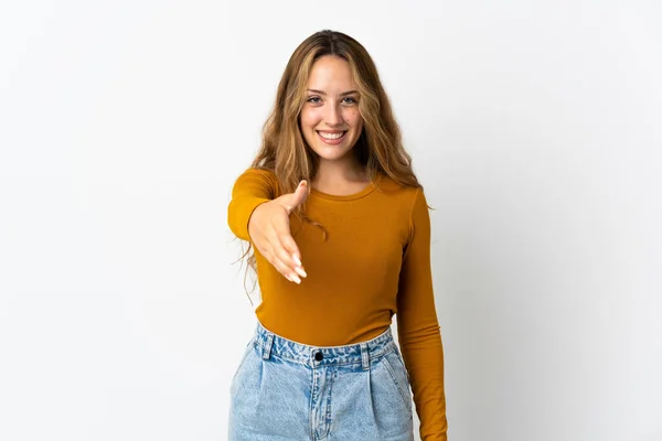 Giovane Donna Bionda Isolata Sfondo Blu Che Stringe Mano Chiudere — Foto Stock