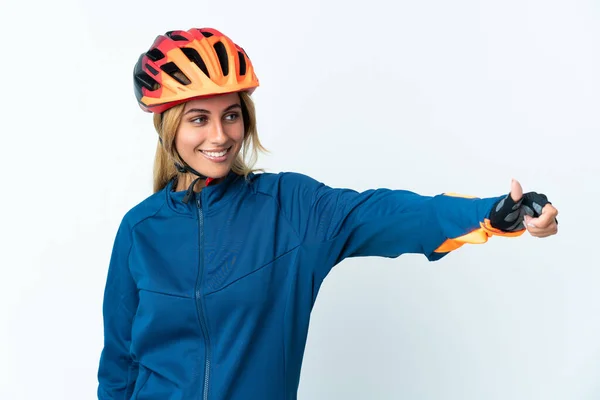 Giovane Bionda Uruguaiana Ciclista Donna Isolata Sfondo Dando Pollice Gesto — Foto Stock