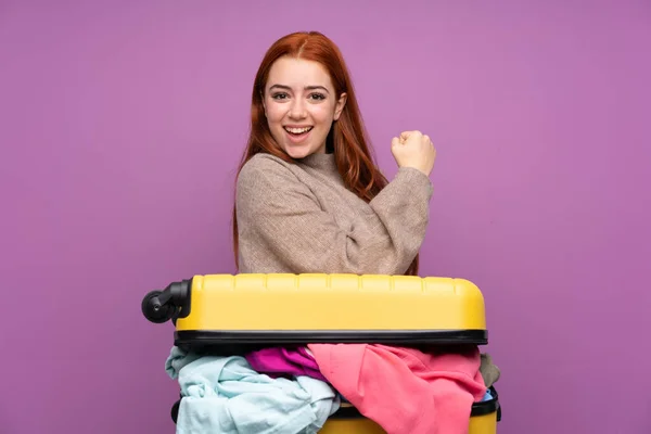 Traveler Teenager Girl Suitcase Full Clothes Celebrating Victory — Stock Photo, Image