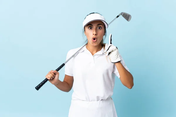 Jonge Spaanse Golfer Vrouw Geïsoleerde Blauwe Muur Van Plan Oplossing — Stockfoto