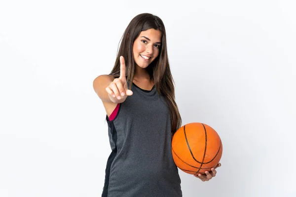若いですブラジル人女性遊びバスケットボール隔離された白い背景ショーと持ち上げる指 — ストック写真