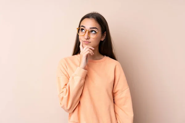 Young Girl Isolated Background Thinking Idea — Stock Photo, Image