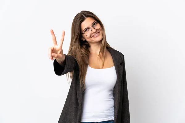 Geschäftsfrau Slowakisch Isoliert Auf Weißem Hintergrund Lächelnd Und Mit Siegeszeichen — Stockfoto
