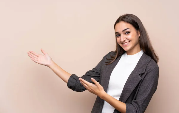 Young Girl Isolated Background Extending Hands Side Inviting Come — Stock Photo, Image