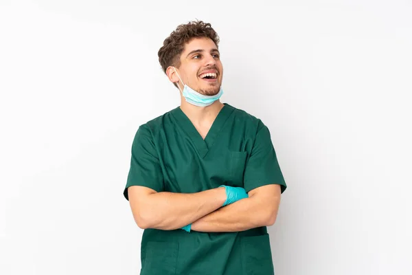 Cirurgião Uniforme Verde Isolado Fundo Branco Isolado Feliz Sorridente — Fotografia de Stock