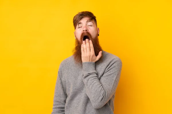 Redhead Man Long Beard Isolated Yellow Background Yawning — Stock Photo, Image