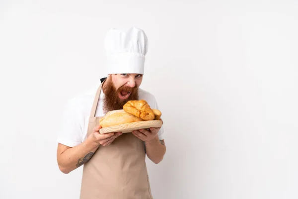 Pelirroja Con Uniforme Chef Panadero Macho Sosteniendo Una Mesa Con —  Fotos de Stock