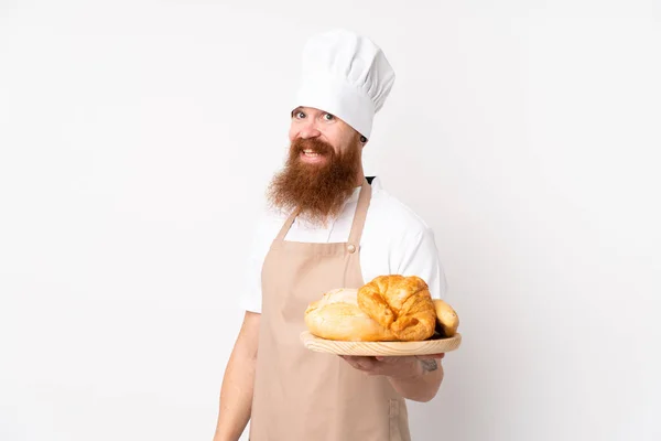 Uomo Dai Capelli Rossi Uniforme Chef Panettiere Maschio Possesso Tavolo — Foto Stock