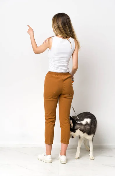 Full Length Young Pretty Woman Her Dog Pointing Back Index — Stock Photo, Image