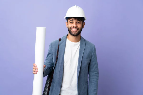 Jovem Arquiteto Marroquino Homem Com Capacete Segurando Plantas Sobre Fundo — Fotografia de Stock