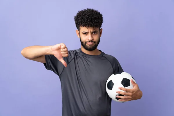 Handsome Moroccan Young Football Player Man Isolated Purple Background Showing — Stock Photo, Image