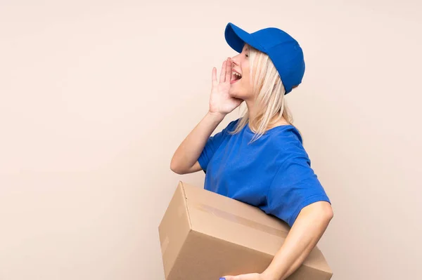 Young Delivery Woman Isolated Background Shouting Mouth Wide Open — Stock Photo, Image