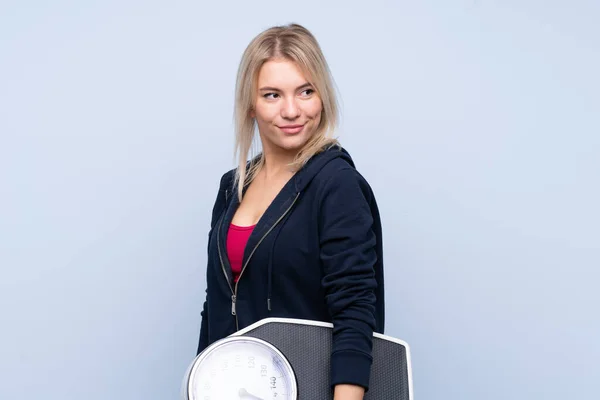 Young Sport Blonde Woman Isolated Blue Background Weighing Machine — Stock Photo, Image
