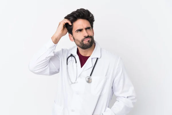 Jovem Homem Bonito Com Barba Sobre Fundo Branco Isolado Vestindo — Fotografia de Stock