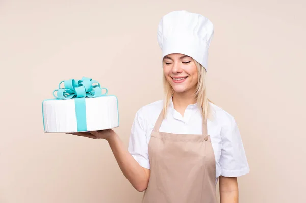 Jeune Femme Russe Avec Gros Gâteau Sur Fond Isolé Avec — Photo