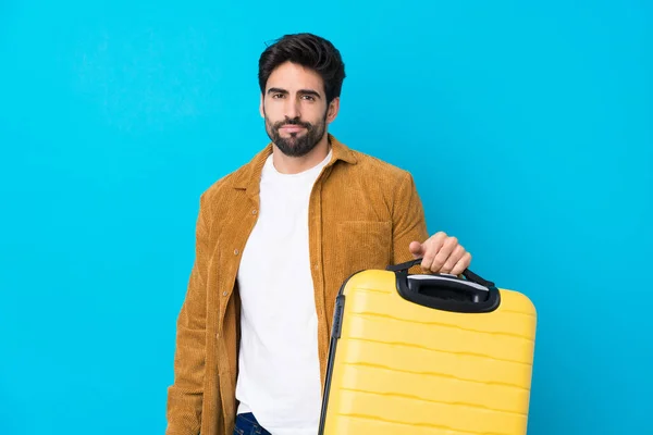 Jovem Homem Bonito Com Barba Sobre Fundo Azul Isolado Férias — Fotografia de Stock