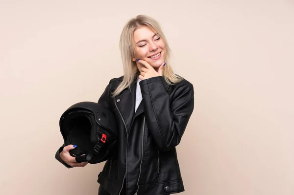 Giovane Donna Bionda Con Casco Moto Sfondo Isolato Pensando Idea — Foto Stock