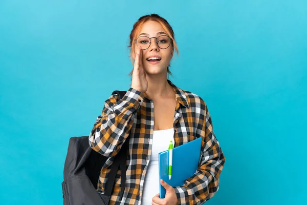 Tiener Student Russisch Meisje Geïsoleerd Blauw Achtergrond Schreeuwen Met Mond — Stockfoto