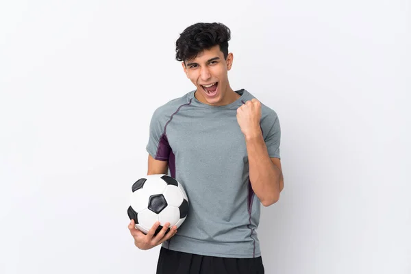 Молодой Аргентинец Изолированном Белом Фоне Футбольным Мячом Празднующим Победу — стоковое фото