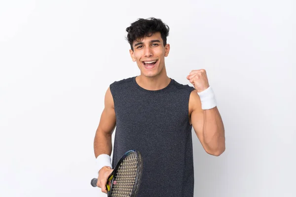 Ung Argentinsk Man Över Isolerad Vit Bakgrund Spelar Tennis Och — Stockfoto
