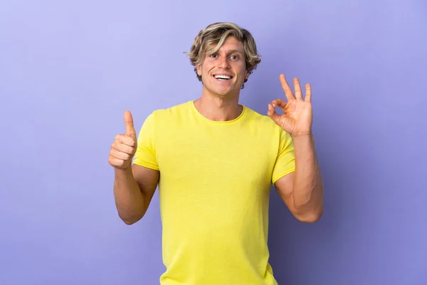 English Man Isolated Purple Background Showing Sign Thumb Gesture — Stock Photo, Image