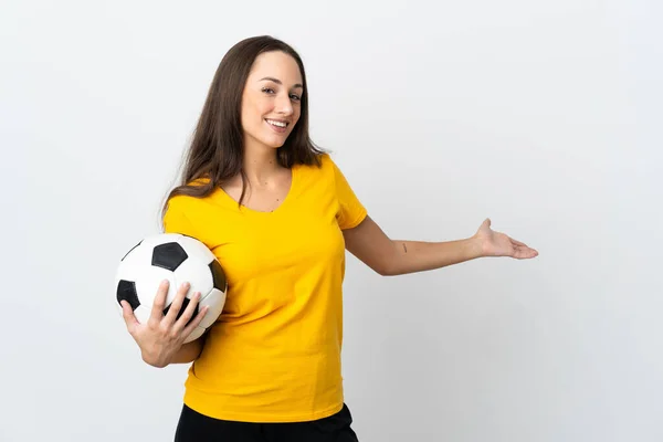 Joven Futbolista Mujer Sobre Fondo Blanco Aislado Extendiendo Las Manos — Foto de Stock