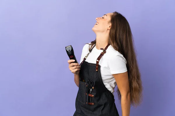 Giovane Parrucchiere Donna Sfondo Isolato Ridere Posizione Laterale — Foto Stock