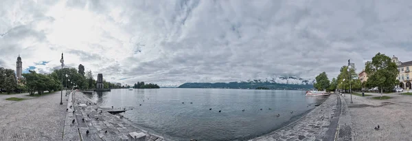 Vue panoramique sur le lac Majeur depuis Verbania Pallanza — Photo