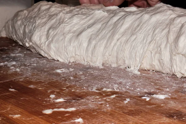 Casatiello, traditionell napolitansk påsk salt tårta — Stockfoto