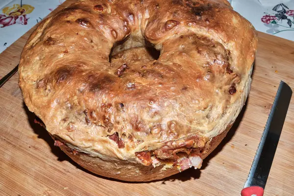 Casatiello, geleneksel napoliden paskalya tuzlu keki