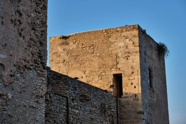 Cagliari, Sardunya, İtalya 'daki ortaçağ San Michele şatosunun antik harabeleri