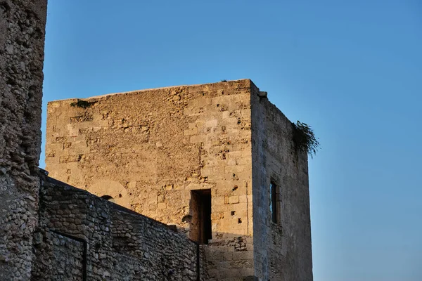 Cagliari, Sardunya, İtalya 'daki ortaçağ San Michele şatosunun antik harabeleri