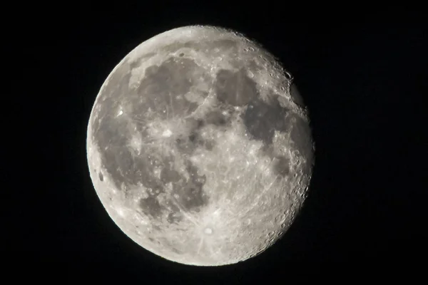 月亮和黑色背景 — 图库照片
