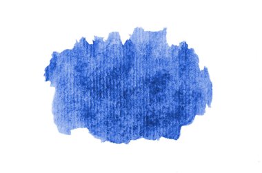 Beyaz üzerine izole edilmiş, sıvı bir kova boyası ile soyut suluboya arka plan görüntüsü. Mavi tonları
