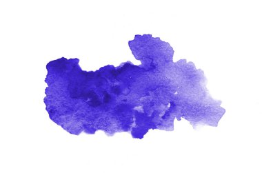 Beyaz üzerine izole edilmiş, sıvı bir kova boyası ile soyut suluboya arka plan görüntüsü. Menekşe tonları