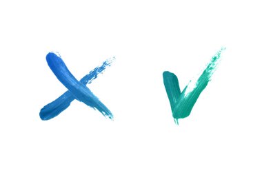 Bir onay işareti şeklinde parlak sıvı ruj yayma ve beyaz bir arka plan üzerinde izole çapraz. Kozmetik ürün inme. Evet onay kutusu için işaretleyin. Turkuaz mavisi renk